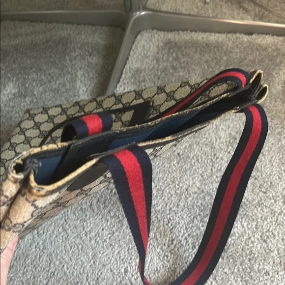 Gucci Navy and Tan Tote - Picture 7 of 12